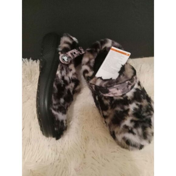 Leopard Furry Crocs sz 6 double strap - Picture 2 of 2